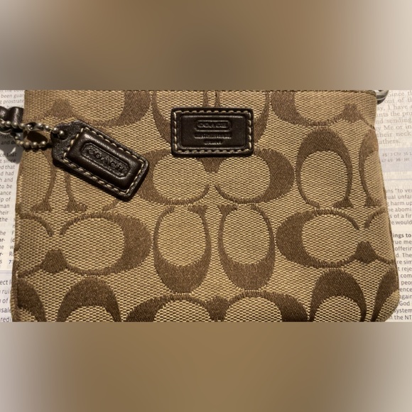 Coach wristlet - Picture 4 of 4
